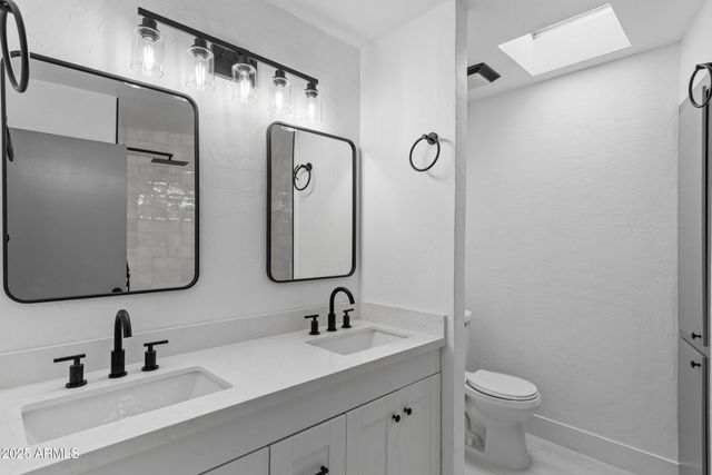 1302 W Golden Lane, Phoenix, AZ 85021