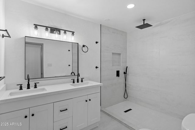 1302 W Golden Lane, Phoenix, AZ 85021