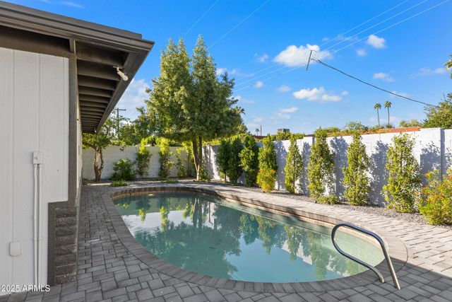 1302 W Golden Lane, Phoenix, AZ 85021