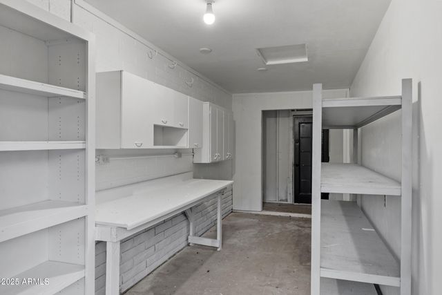 1302 W Golden Lane, Phoenix, AZ 85021