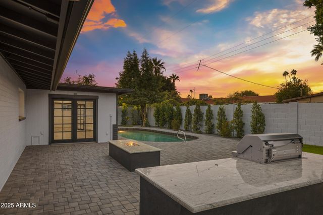 1302 W Golden Lane, Phoenix, AZ 85021