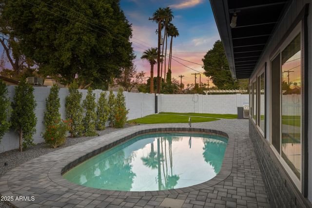 1302 W Golden Lane, Phoenix, AZ 85021