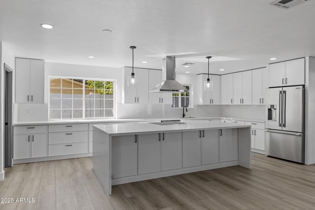 1302 W Golden Lane, Phoenix, AZ 85021