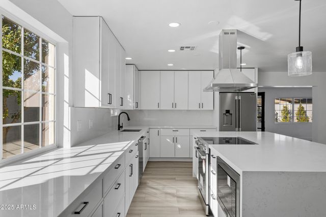 1302 W Golden Lane, Phoenix, AZ 85021