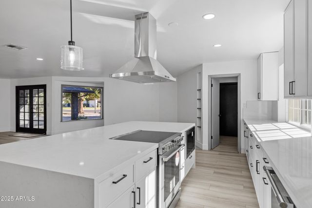 1302 W Golden Lane, Phoenix, AZ 85021