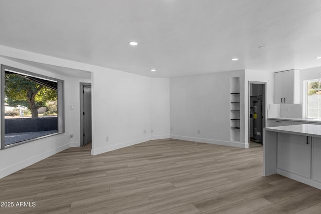 1302 W Golden Lane, Phoenix, AZ 85021