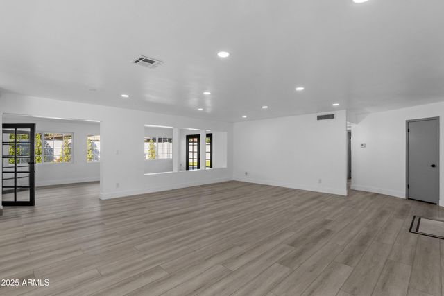 1302 W Golden Lane, Phoenix, AZ 85021