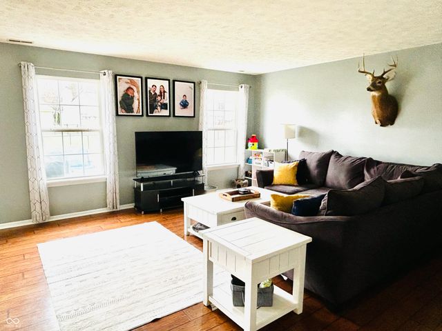 1005 Canary Creek Court, Franklin, IN 46131