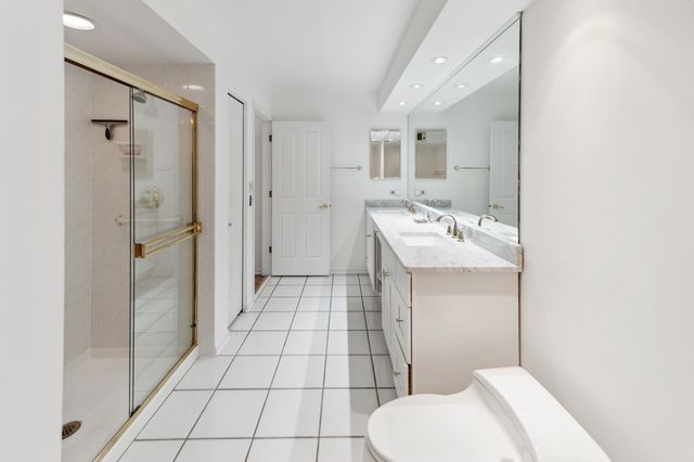3100 Lexington Lane 306, Glenview, IL 60026