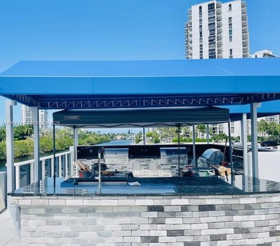 3675 N Country Club Dr 708, Aventura, FL 33180