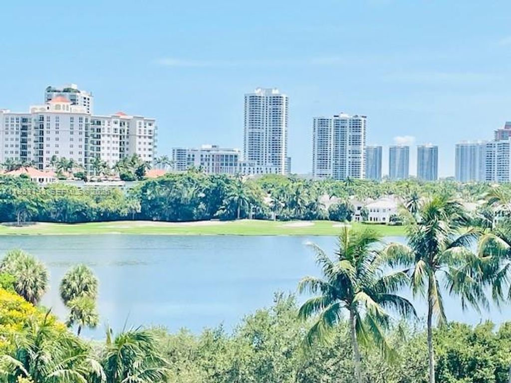 3675 N Country Club Dr 708, Aventura, FL 33180