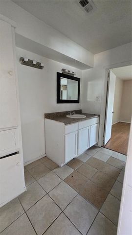 1403 Blalock Road 5, Houston, TX 77055