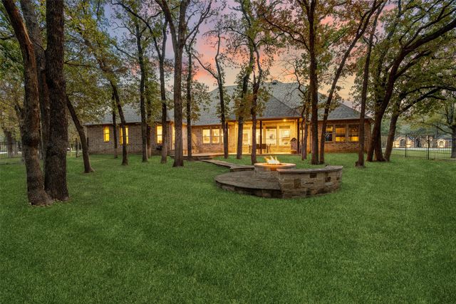 101 Northern Lights Court, Aurora, TX 76078