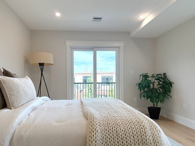 43 Boston St B, Somerville, MA 02143