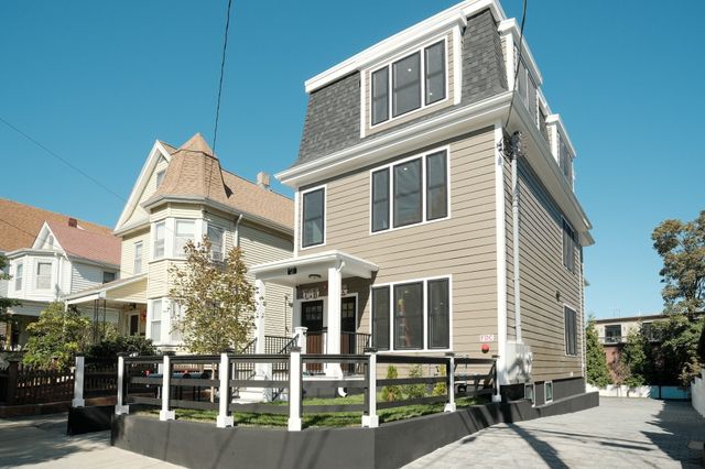 43 Boston St B, Somerville, MA 02143