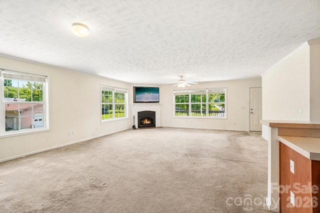 119 E Meadow Lane, Horse Shoe, NC 28742