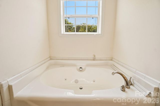 119 E Meadow Lane, Horse Shoe, NC 28742