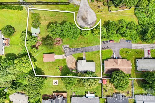 119 E Meadow Lane, Horse Shoe, NC 28742