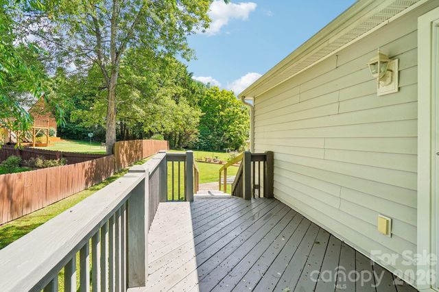 119 E Meadow Lane, Horse Shoe, NC 28742