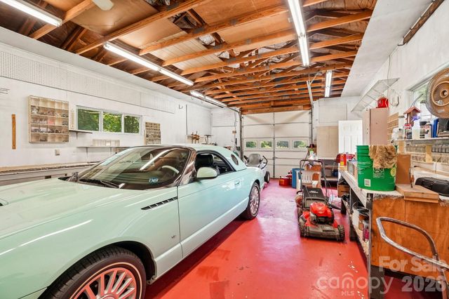 119 E Meadow Lane, Horse Shoe, NC 28742