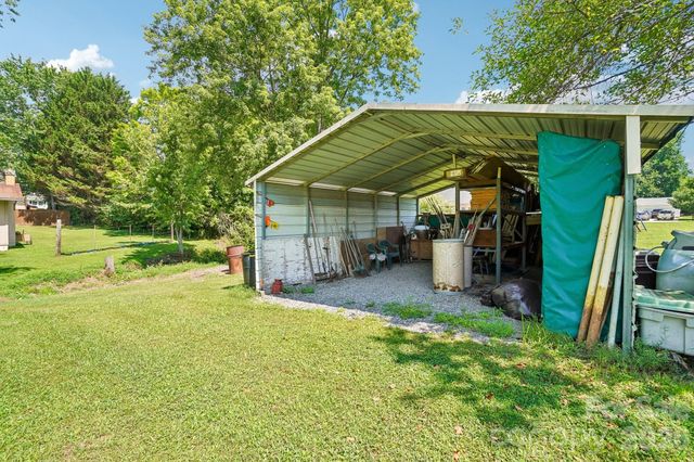 119 E Meadow Lane, Horse Shoe, NC 28742