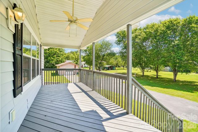 119 E Meadow Lane, Horse Shoe, NC 28742