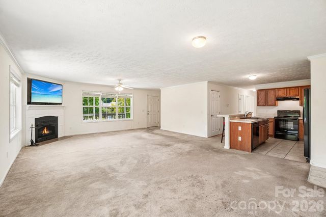 119 E Meadow Lane, Horse Shoe, NC 28742