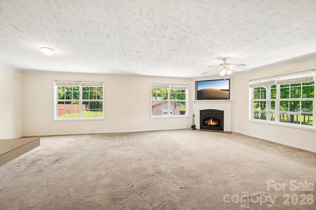 119 E Meadow Lane, Horse Shoe, NC 28742