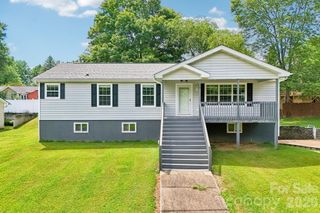 119 E Meadow Lane, Horse Shoe, NC 28742
