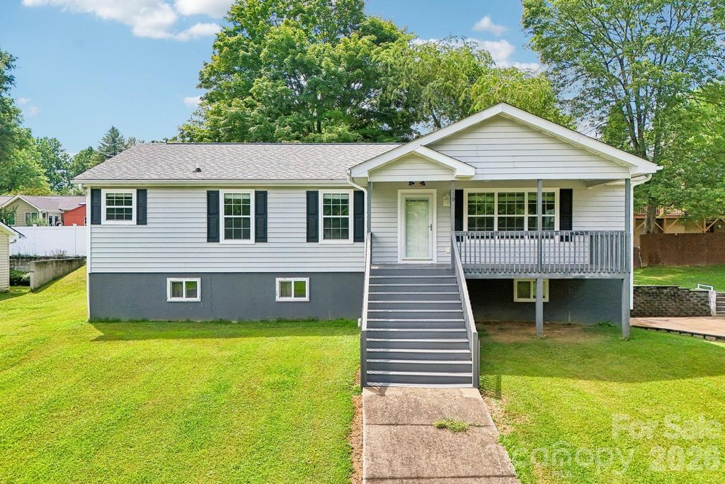 119 E Meadow Lane, Horse Shoe, NC 28742