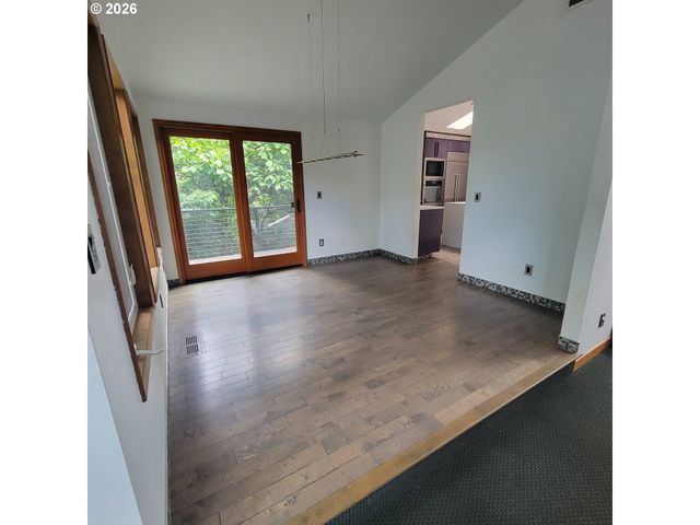 755 Sw CHESTNUT St, Portland, OR 97219