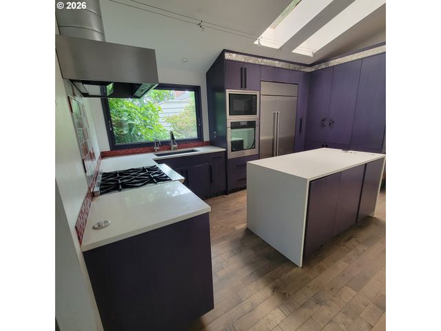 755 Sw CHESTNUT St, Portland, OR 97219