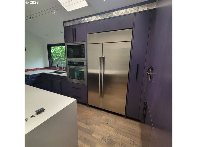 755 Sw CHESTNUT St, Portland, OR 97219