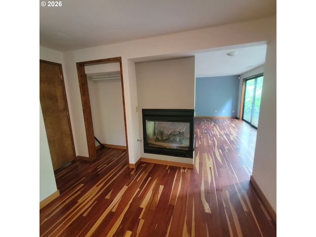 755 Sw CHESTNUT St, Portland, OR 97219