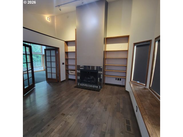 755 Sw CHESTNUT St, Portland, OR 97219