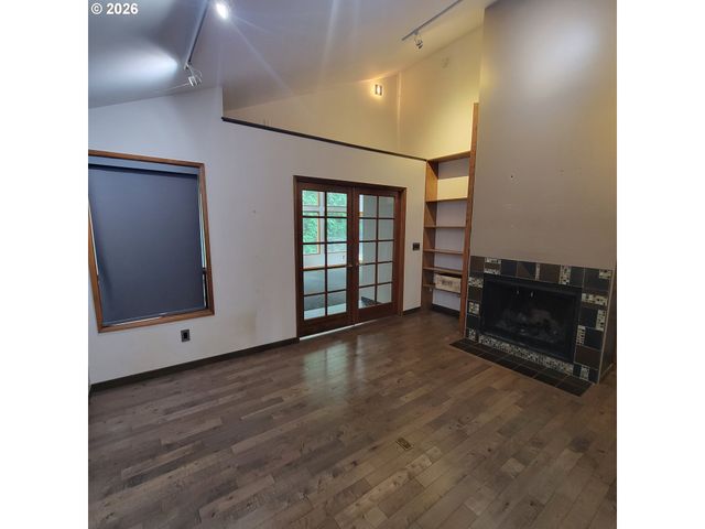 755 Sw CHESTNUT St, Portland, OR 97219