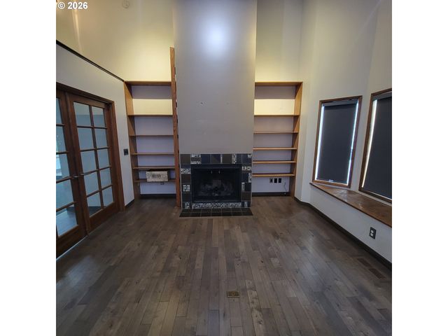 755 Sw CHESTNUT St, Portland, OR 97219