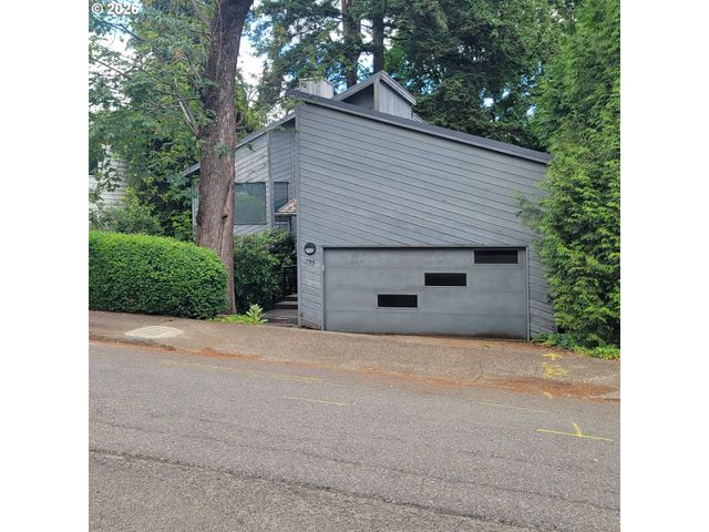 755 Sw CHESTNUT St, Portland, OR 97219