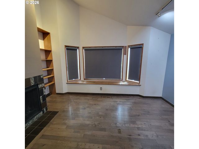 755 Sw CHESTNUT St, Portland, OR 97219