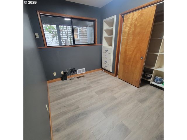 755 Sw CHESTNUT St, Portland, OR 97219
