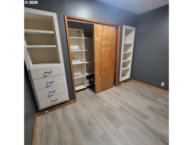 755 Sw CHESTNUT St, Portland, OR 97219