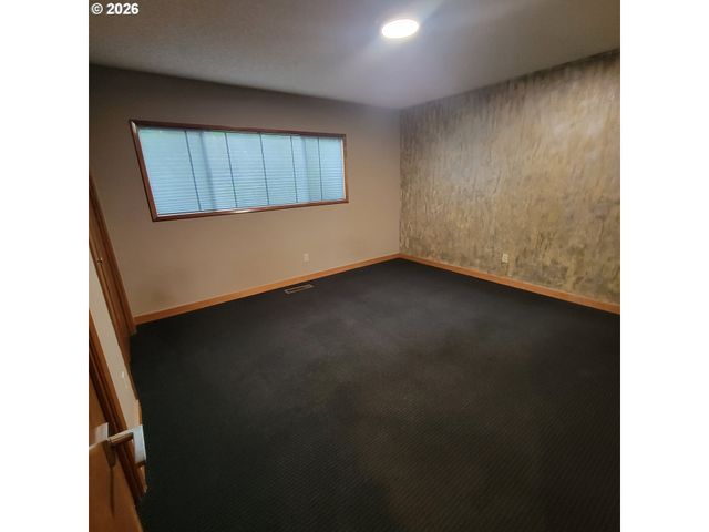 755 Sw CHESTNUT St, Portland, OR 97219