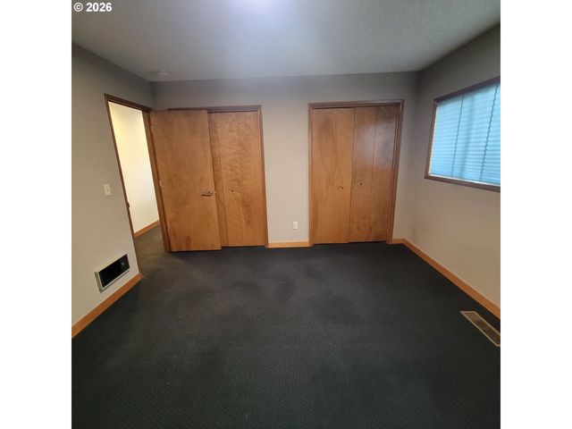 755 Sw CHESTNUT St, Portland, OR 97219