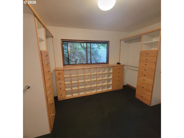 755 Sw CHESTNUT St, Portland, OR 97219