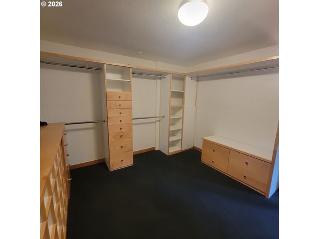 755 Sw CHESTNUT St, Portland, OR 97219