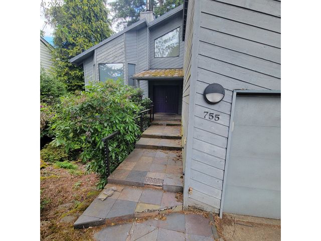 755 Sw CHESTNUT St, Portland, OR 97219
