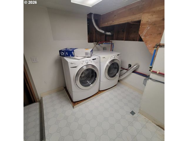 755 Sw CHESTNUT St, Portland, OR 97219