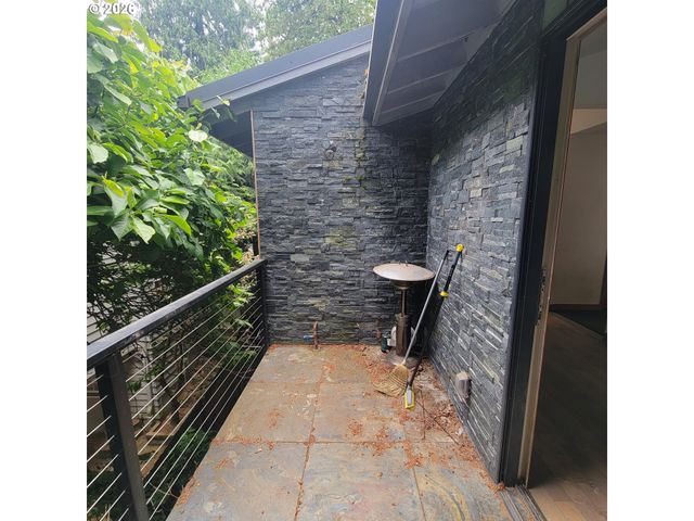 755 Sw CHESTNUT St, Portland, OR 97219
