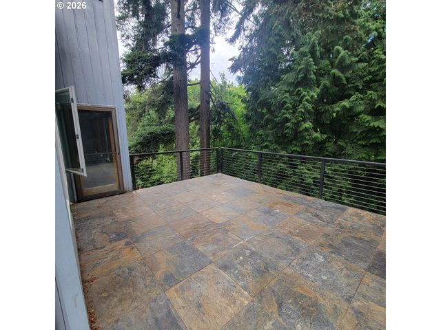 755 Sw CHESTNUT St, Portland, OR 97219