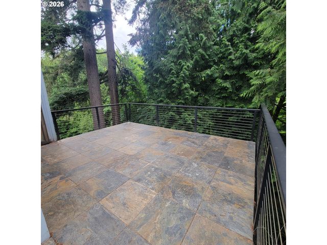 755 Sw CHESTNUT St, Portland, OR 97219